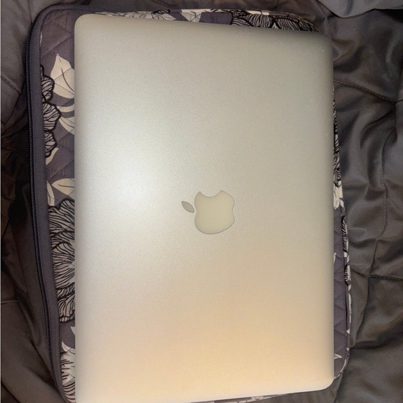 Apple Silver MacBook Laptop Sleek Design.